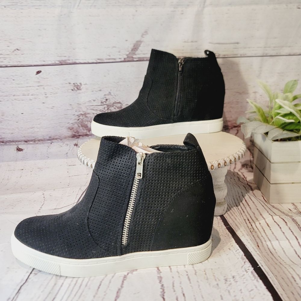 NWT Brash Black Faux Suede Perforated Wedge Ankle Heeled Bootie Sneaker Size 10 - Picture 6 of 13